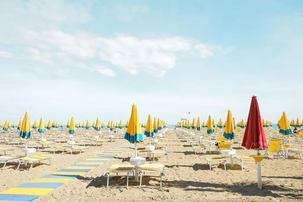 {Lux Kobler} - Luminoso Appartamento Fronte Mare Lido di Jesolo 0*,