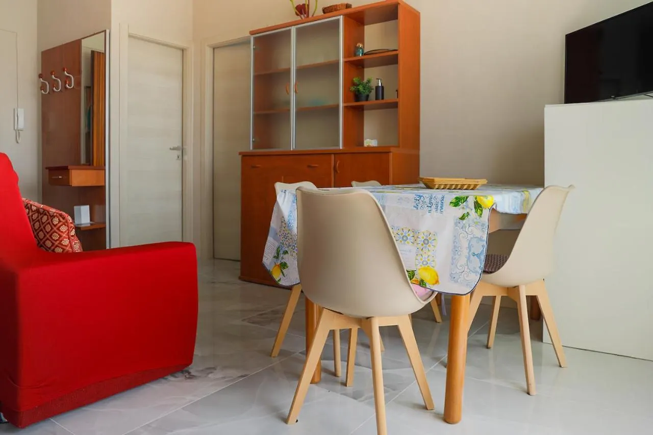 {Lux Kobler} - Luminoso Appartamento Fronte Mare Lido di Jesolo 0*,  Italien