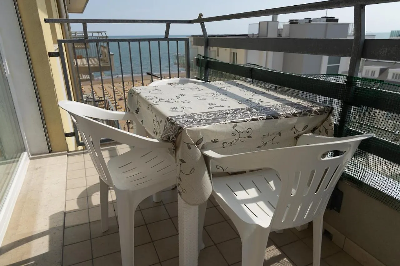 {Lux Kobler} - Luminoso Appartamento Fronte Mare Lido di Jesolo